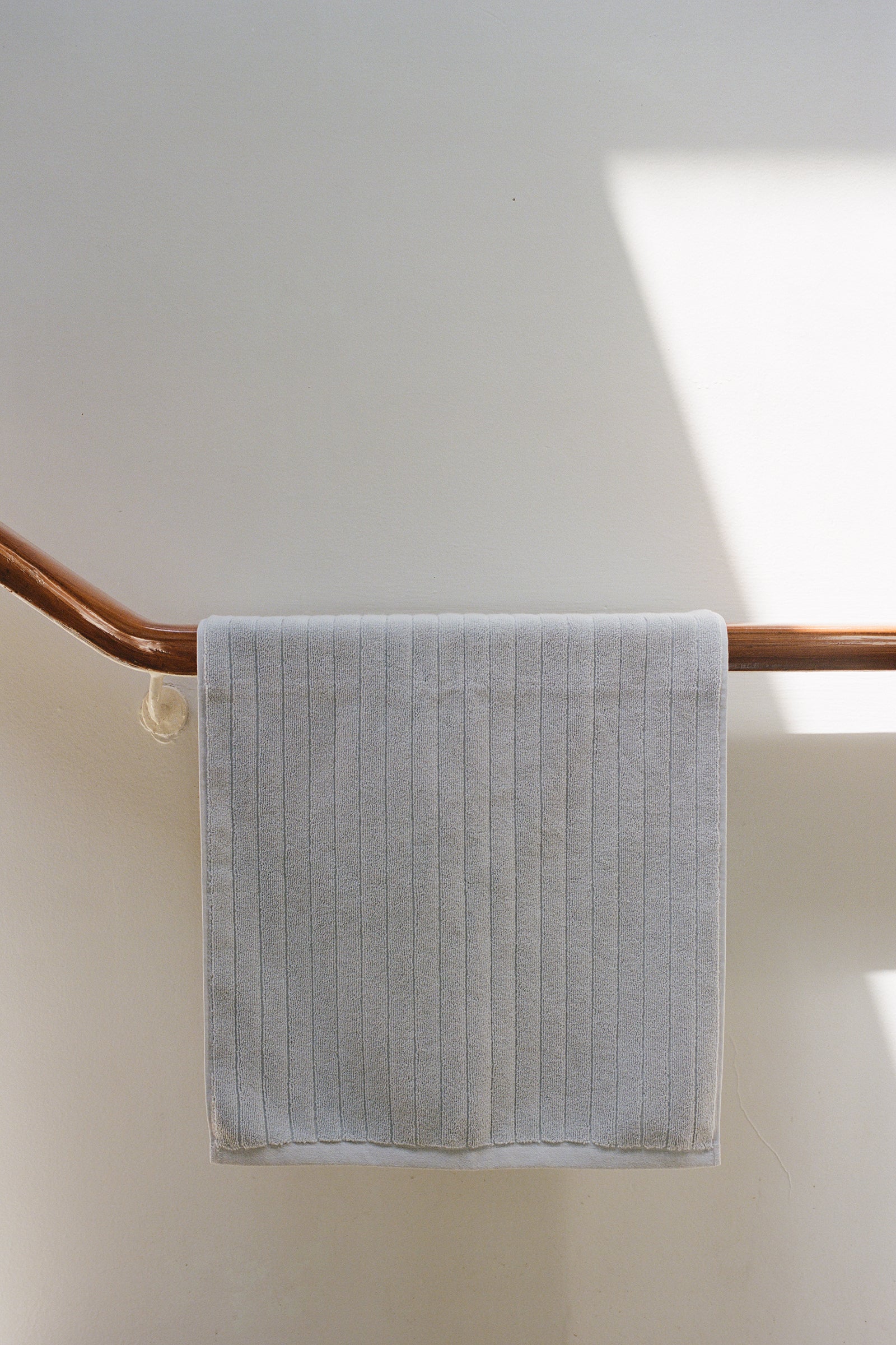 ESSENTIAL BATHROOM SET 02 - Image 3